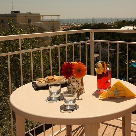 Hotel Santiago Милано Мартима Екстериор снимка