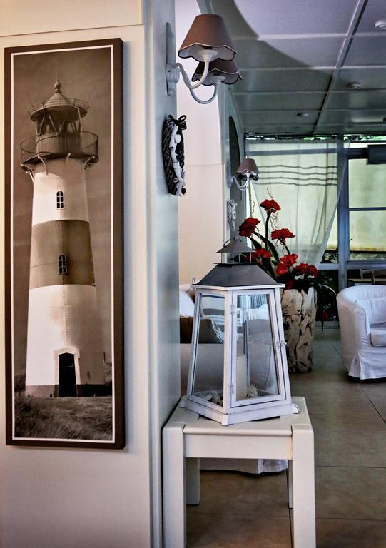 Hotel Santiago Милано Мартима Екстериор снимка