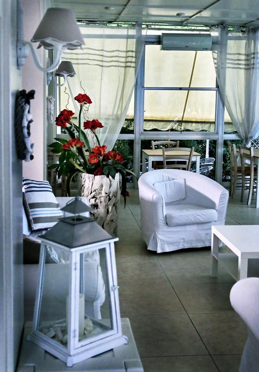Hotel Santiago Милано Мартима Екстериор снимка
