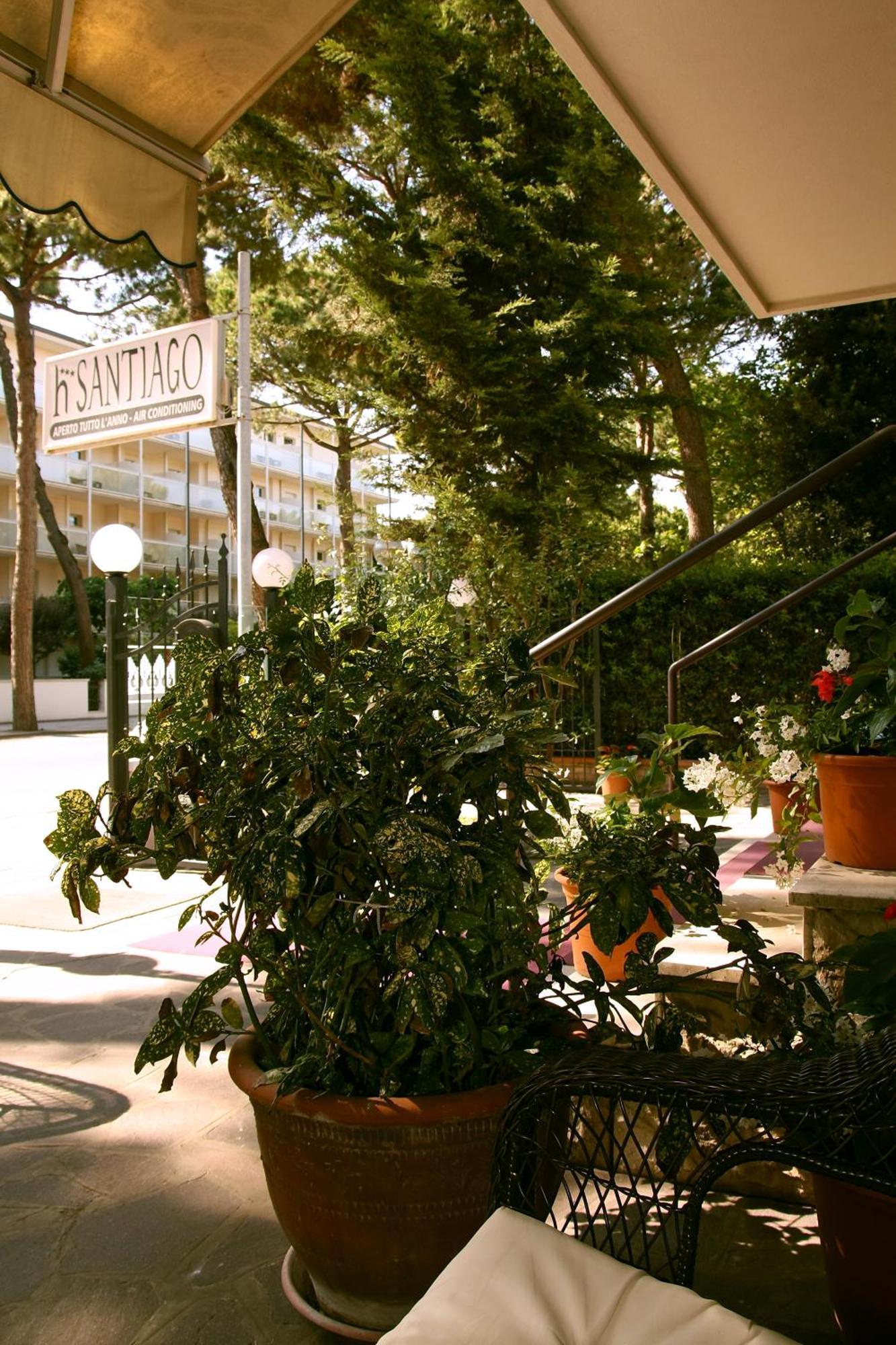 Hotel Santiago Милано Мартима Екстериор снимка
